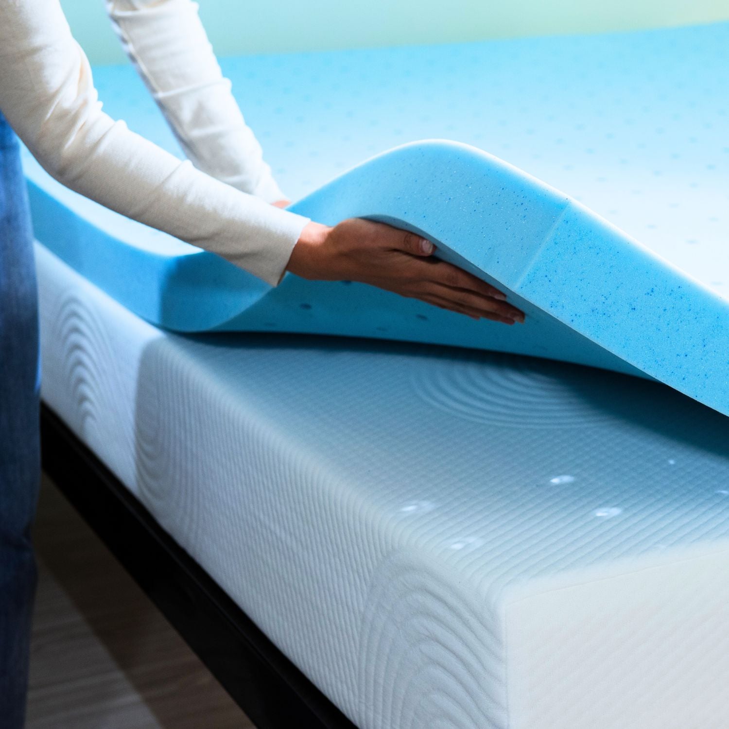 Adjusting a mattress topper